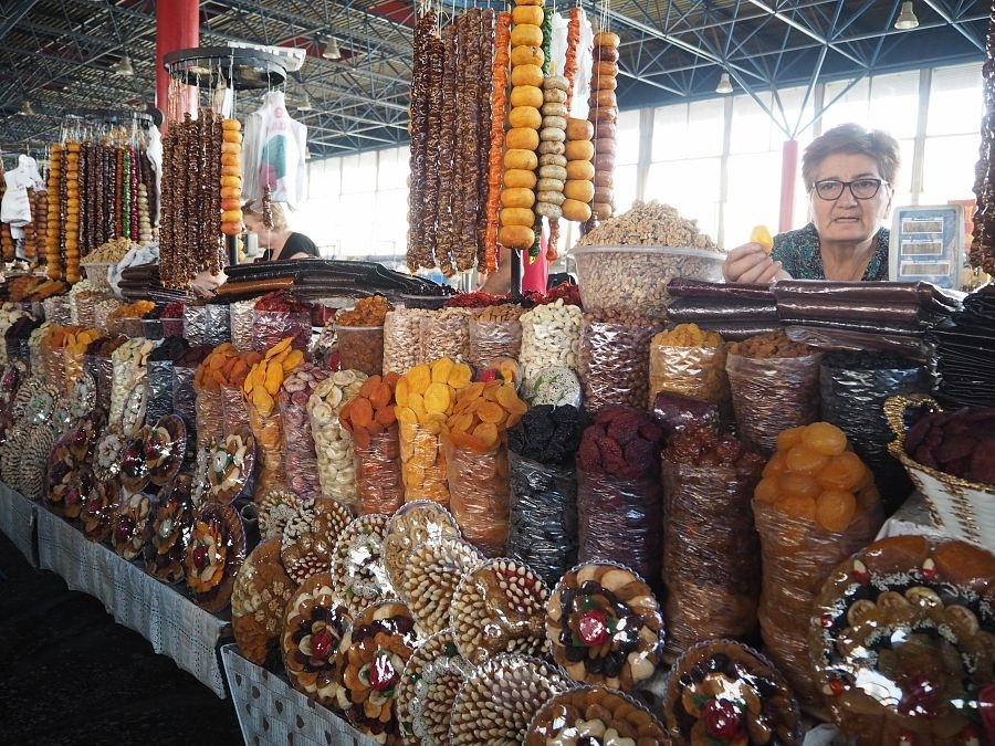 Yerevan, mercato della frutta
